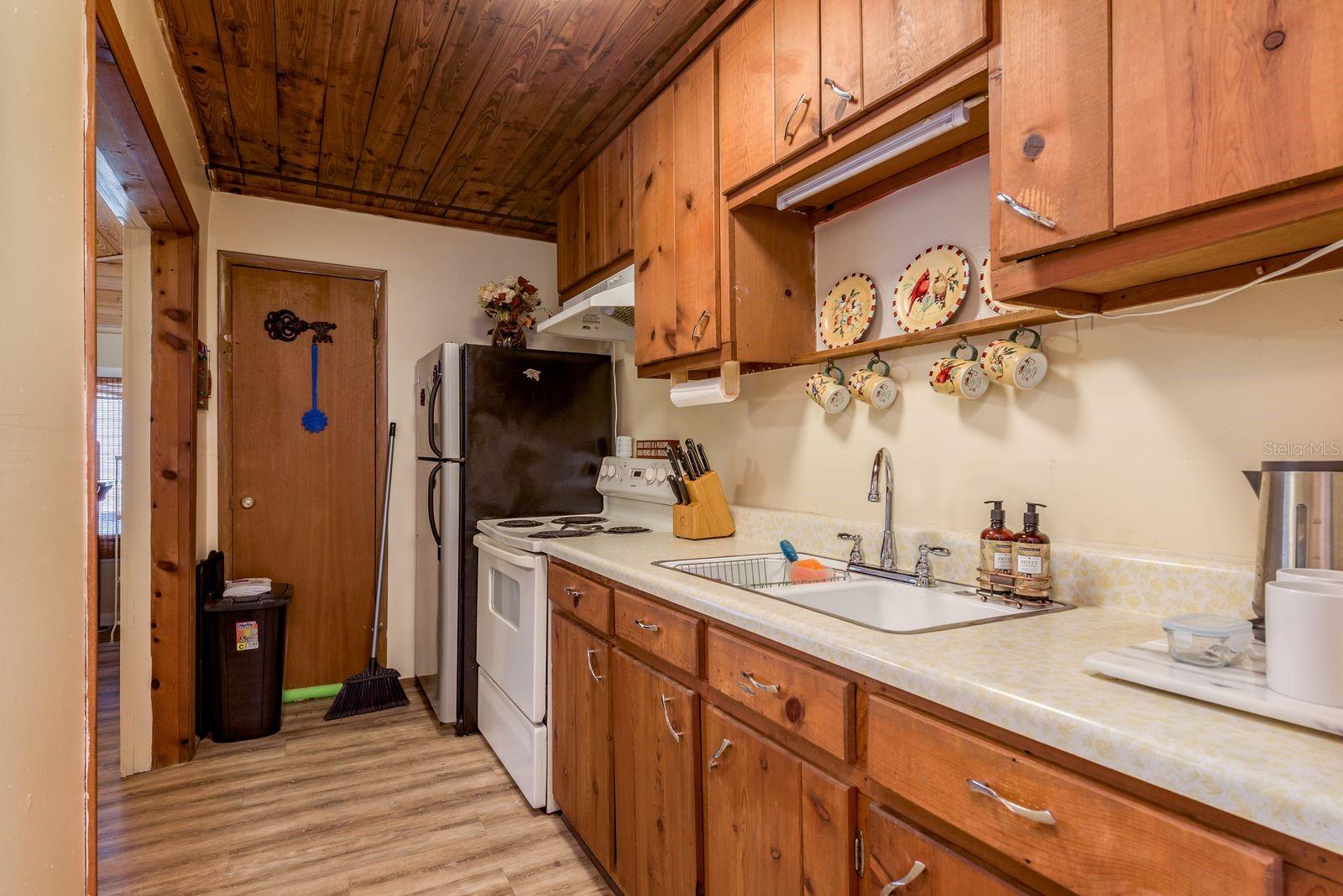 1111 W LINE ST, LEESBURG, FL, 34748