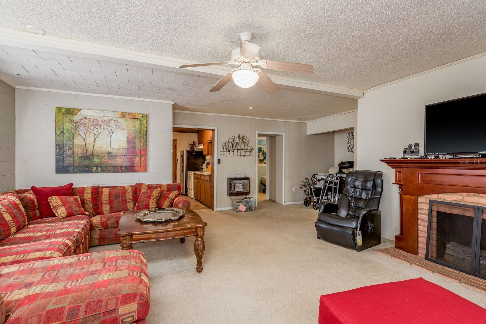 1111 W LINE ST, LEESBURG, FL, 34748