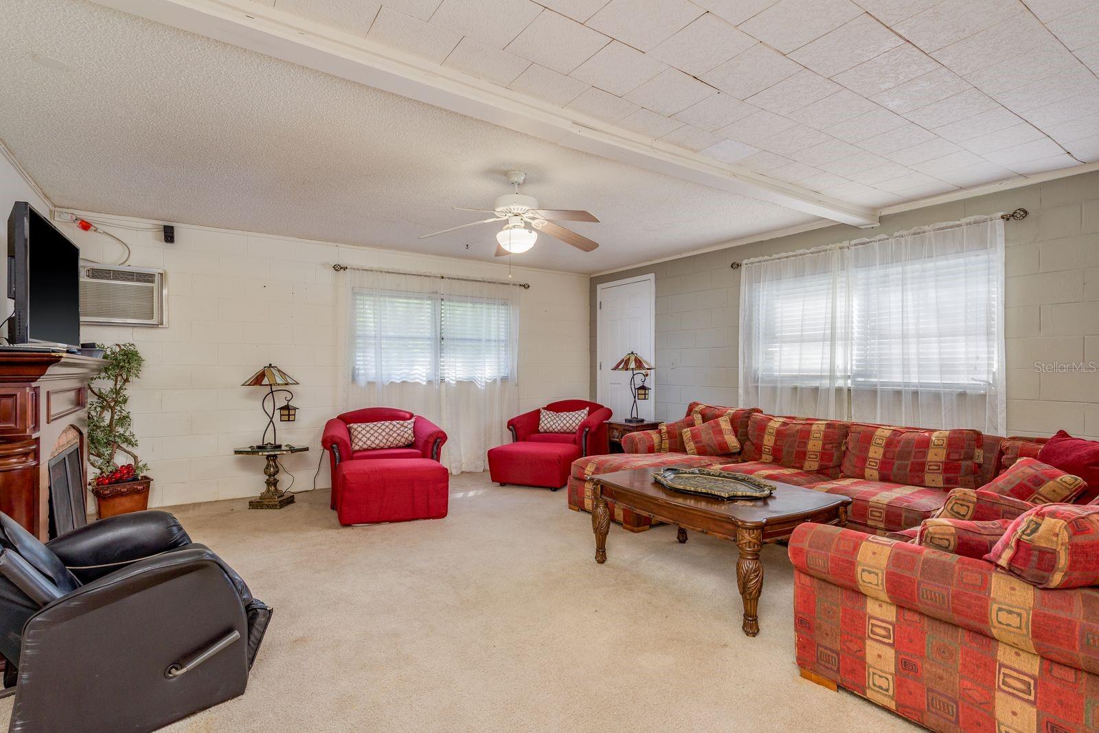 1111 W LINE ST, LEESBURG, FL, 34748