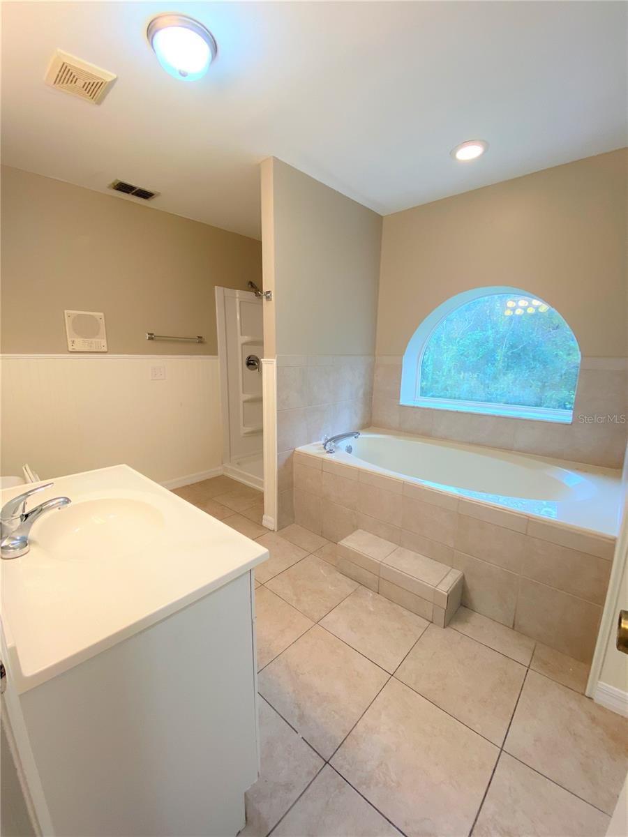 2431 NW 4TH TER, GAINESVILLE, FL, 32609