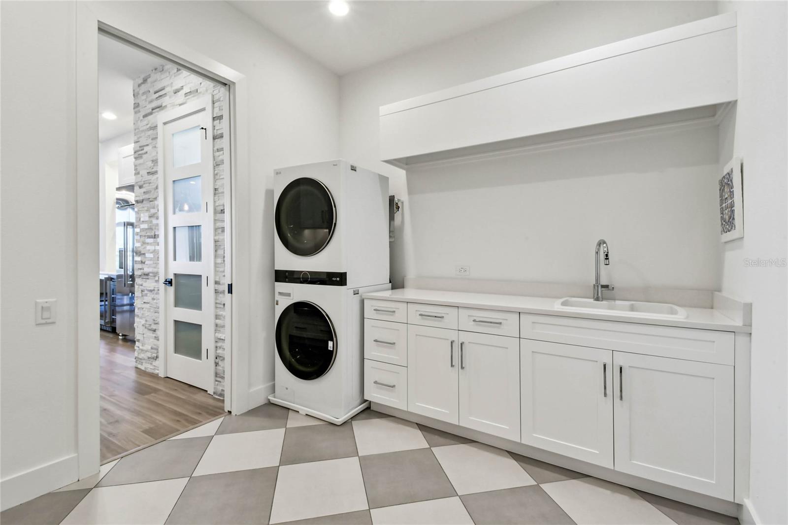 14906 N ROME AVE, TAMPA, FL, 33613