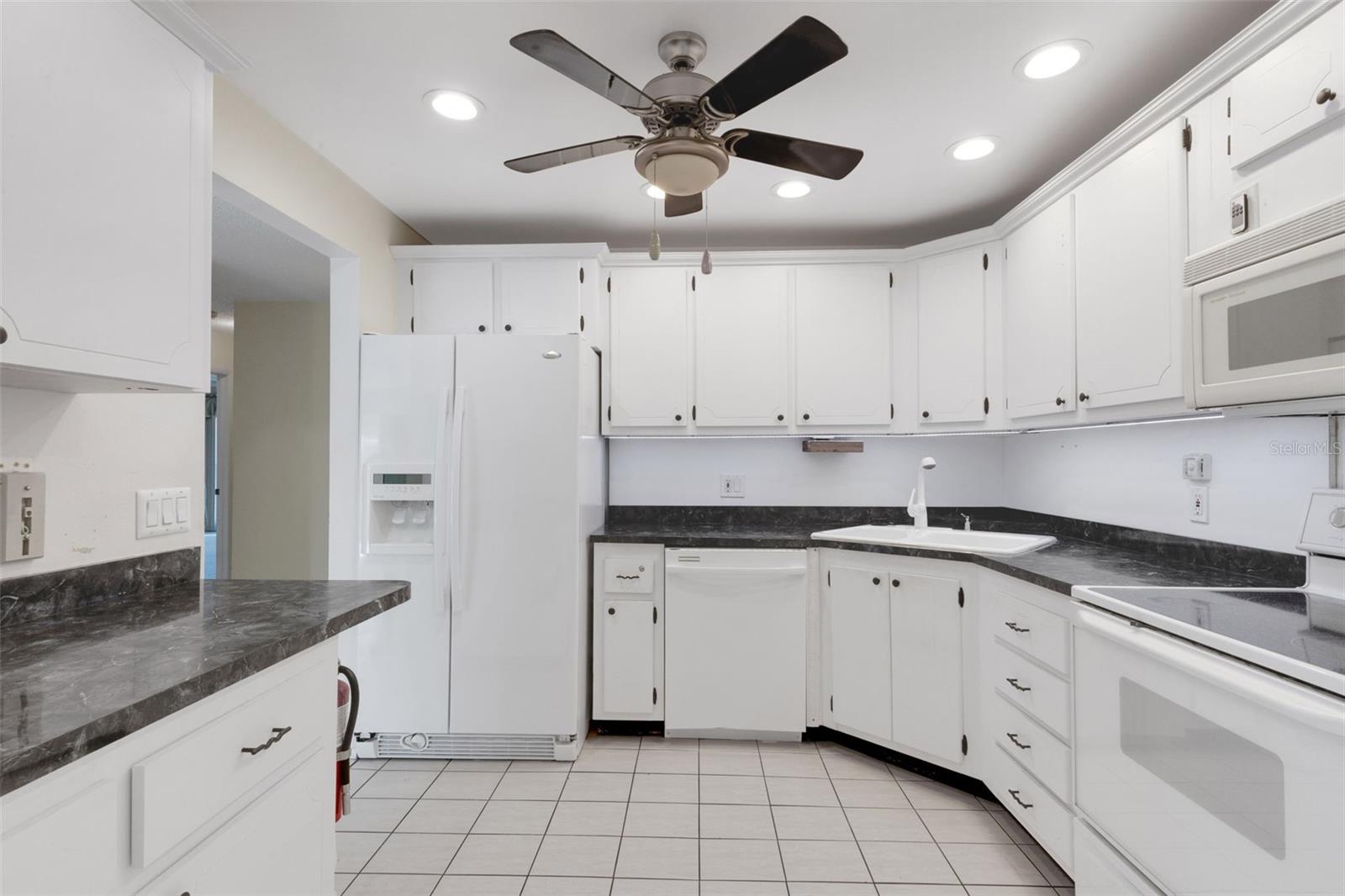 212 FERNWOOD CIR #212, SEMINOLE, FL, 33777