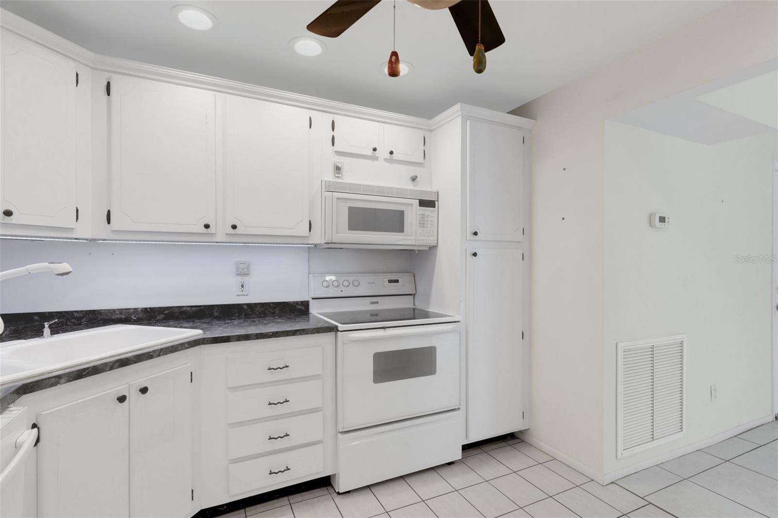 212 FERNWOOD CIR #212, SEMINOLE, FL, 33777