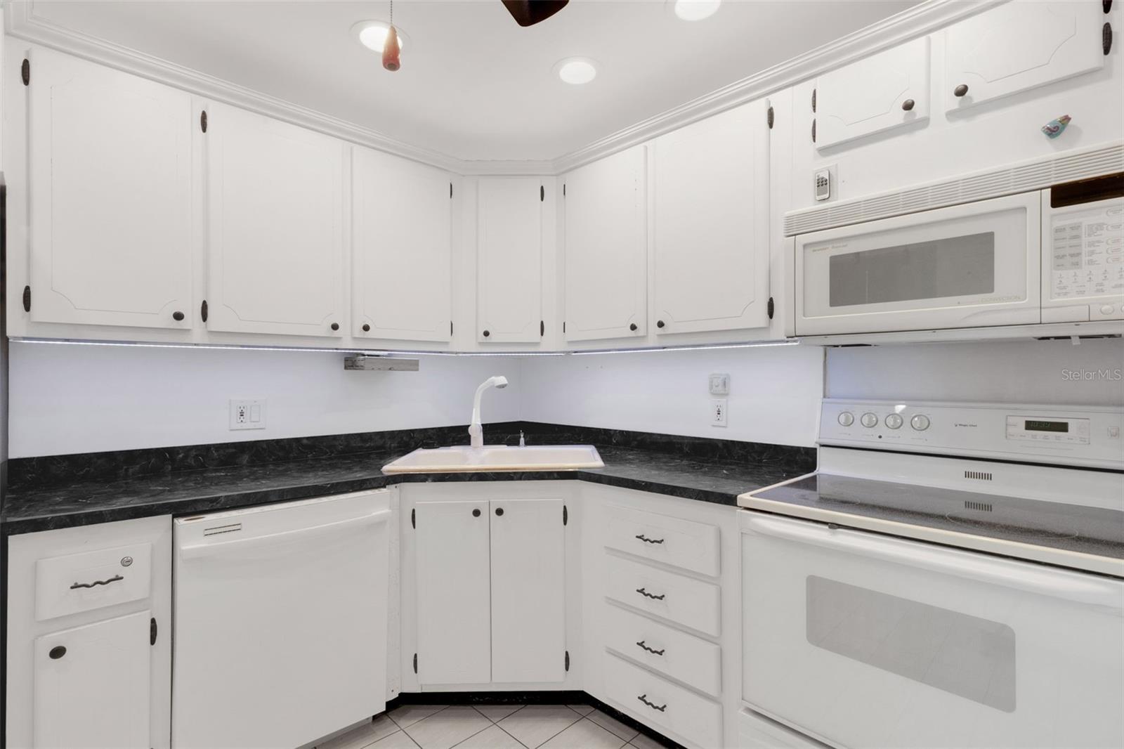 212 FERNWOOD CIR #212, SEMINOLE, FL, 33777