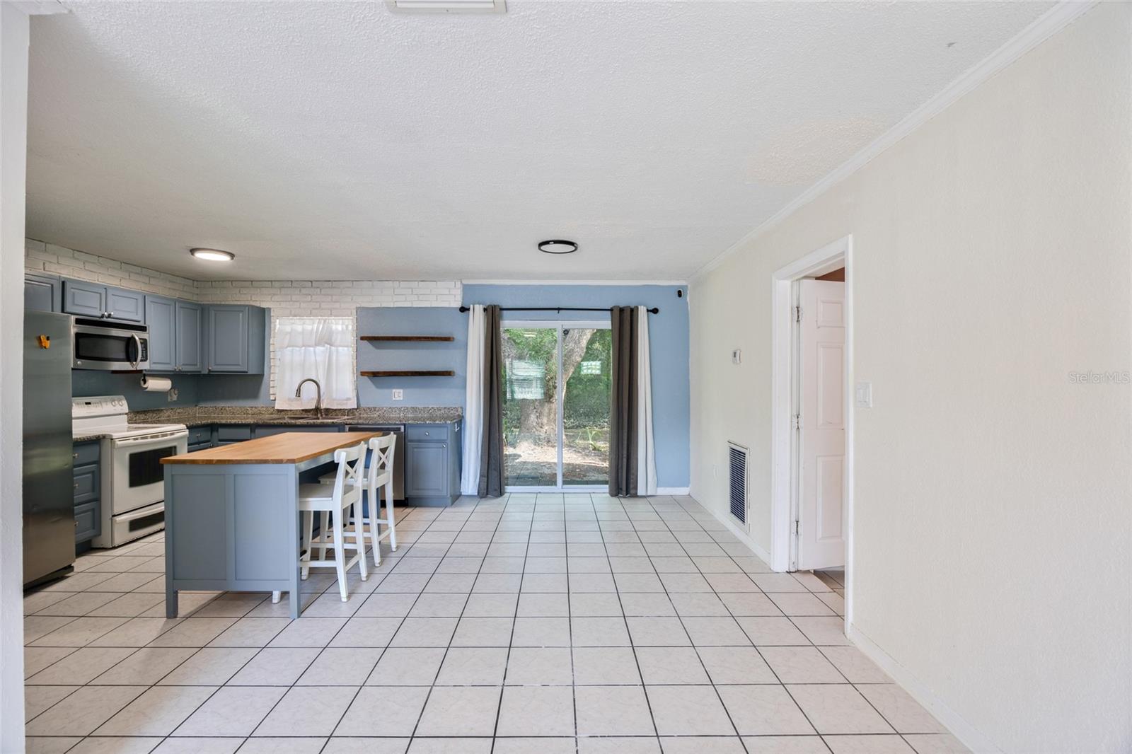 10303 N MYRTLE ST, TAMPA, FL, 33617