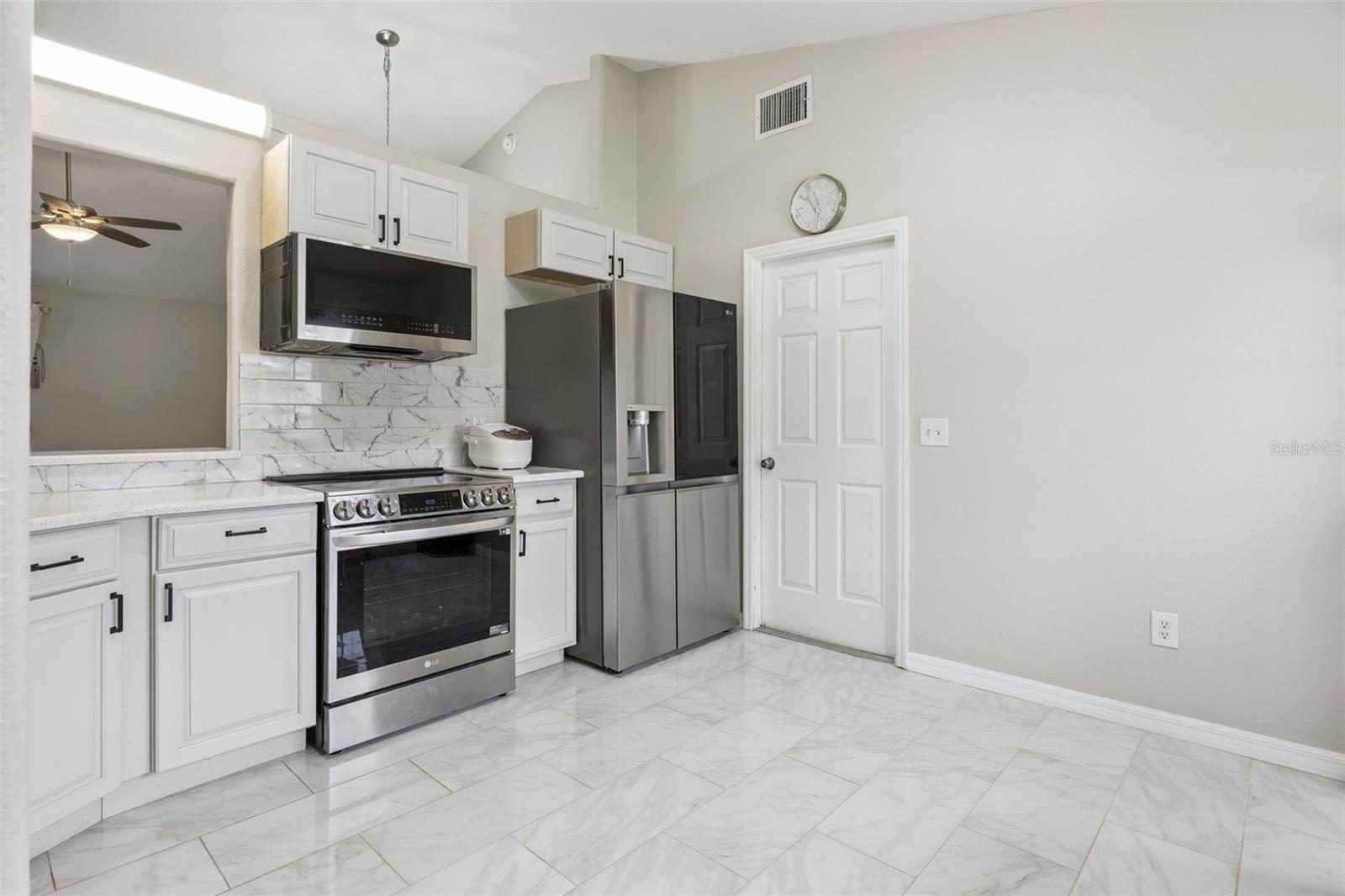 3711 MEADOW GREEN DR, TAVARES, FL, 32778