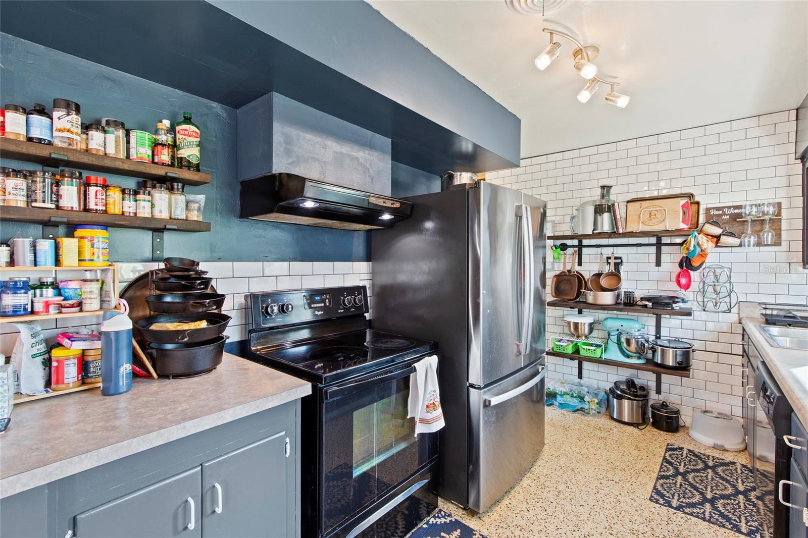 6118 36TH AVE N, ST PETERSBURG, FL, 33710