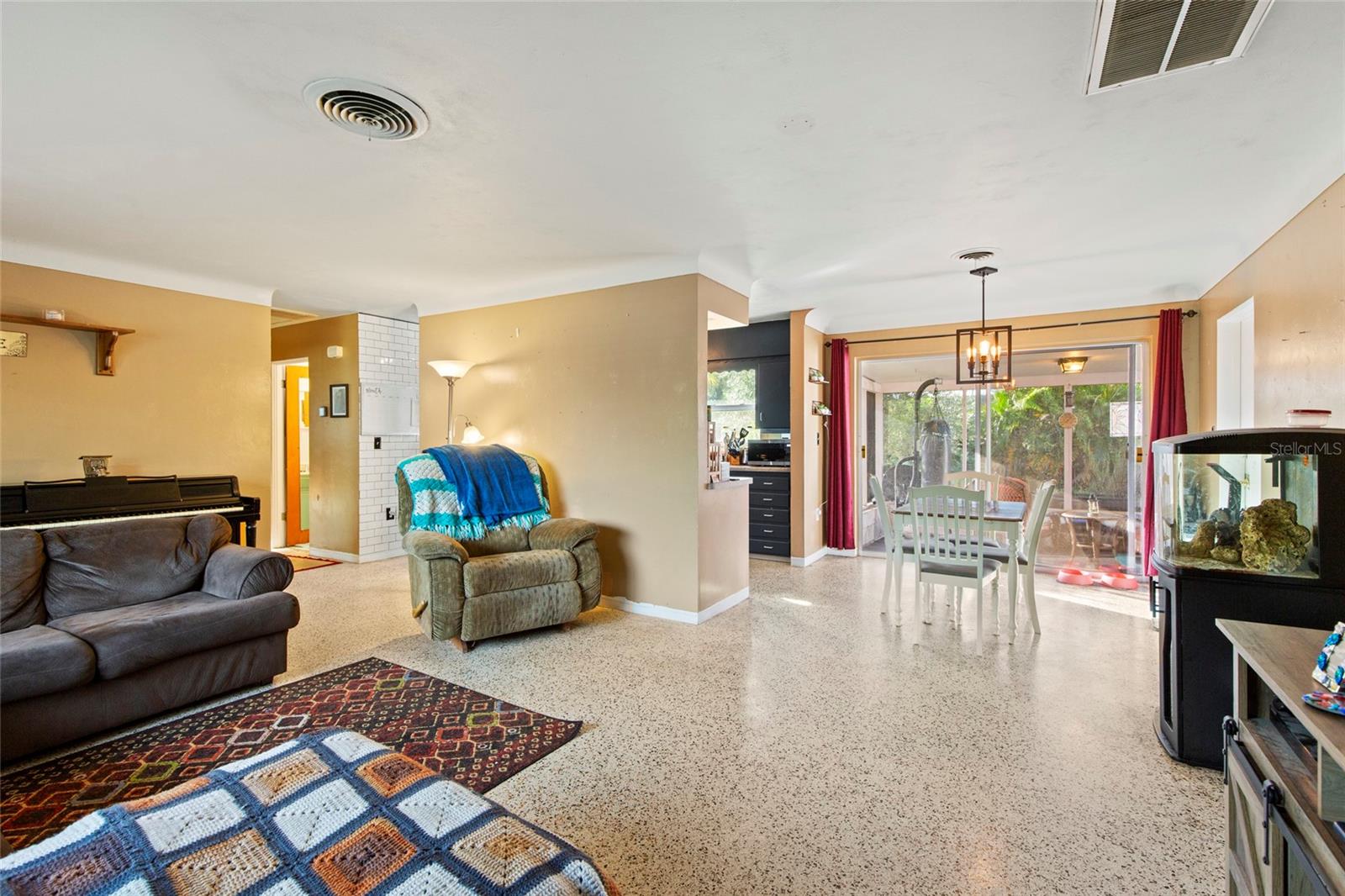 6118 36TH AVE N, ST PETERSBURG, FL, 33710