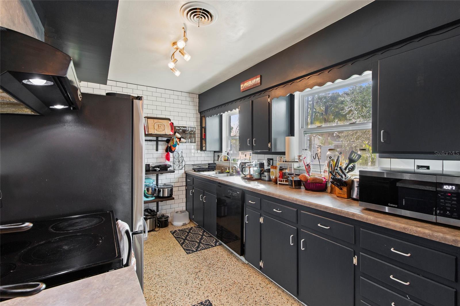 6118 36TH AVE N, ST PETERSBURG, FL, 33710