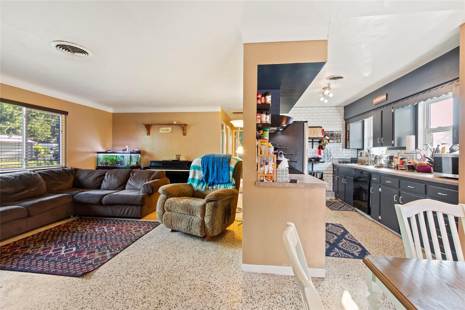 6118 36TH AVE N, ST PETERSBURG, FL, 33710