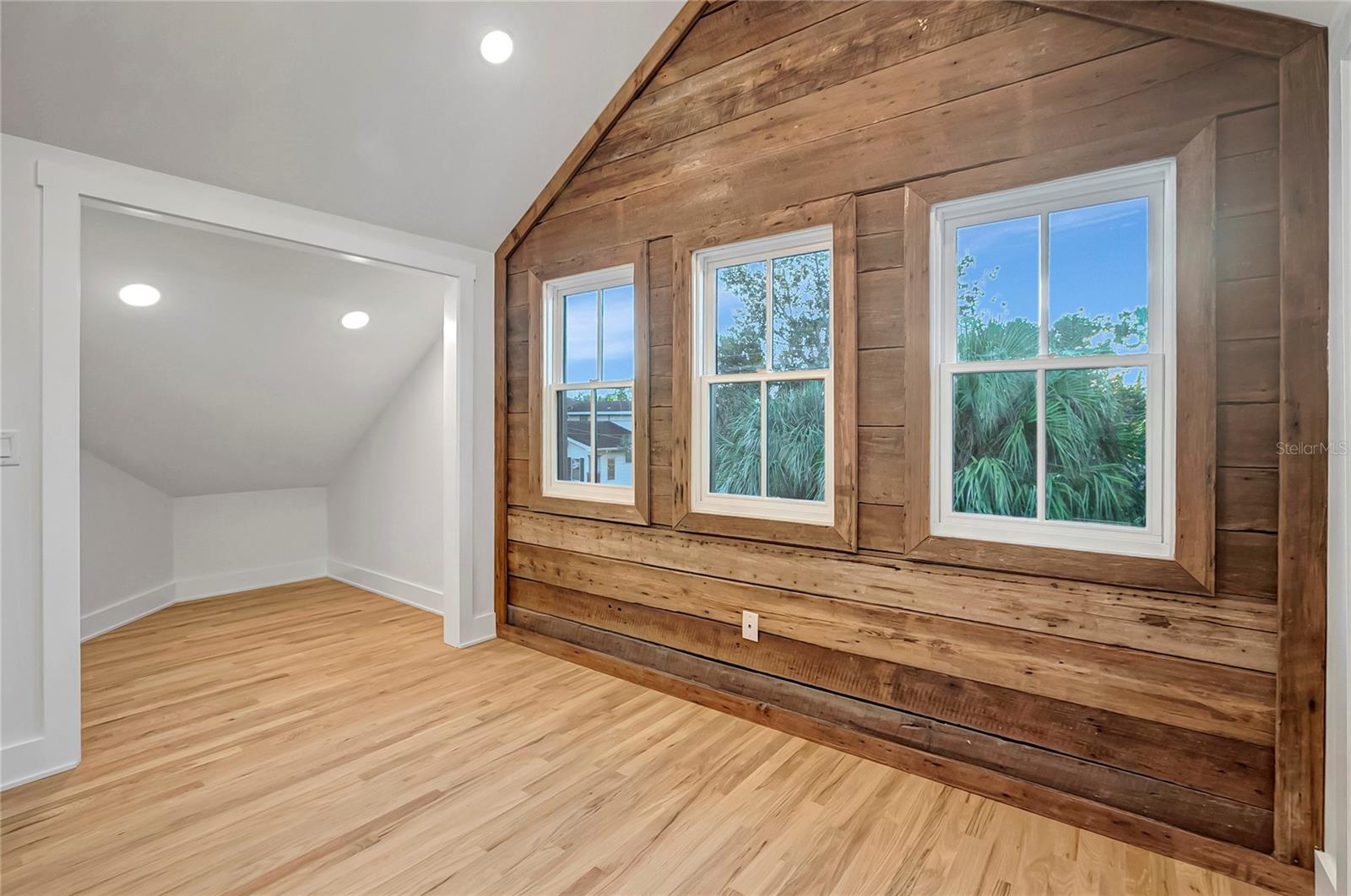 2111 W CLEVELAND ST, TAMPA, FL, 33606