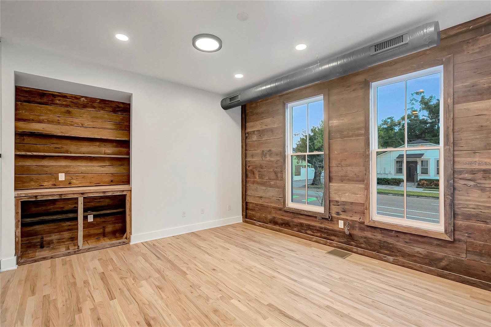 2111 W CLEVELAND ST, TAMPA, FL, 33606