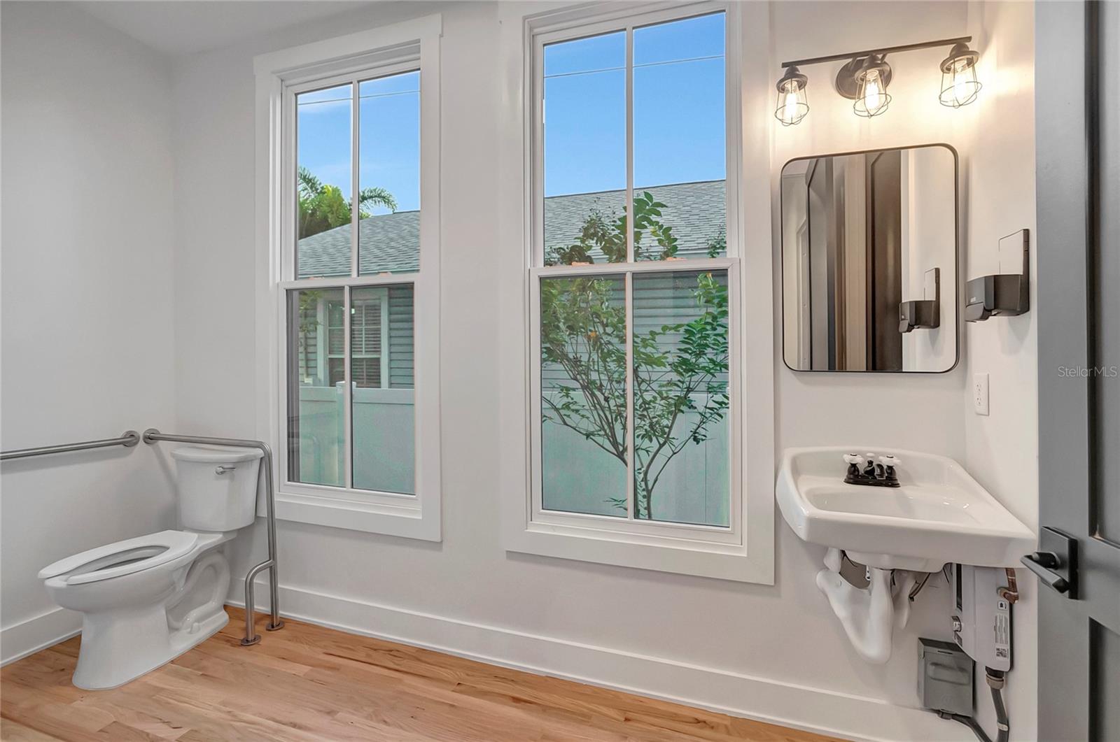 2111 W CLEVELAND ST, TAMPA, FL, 33606