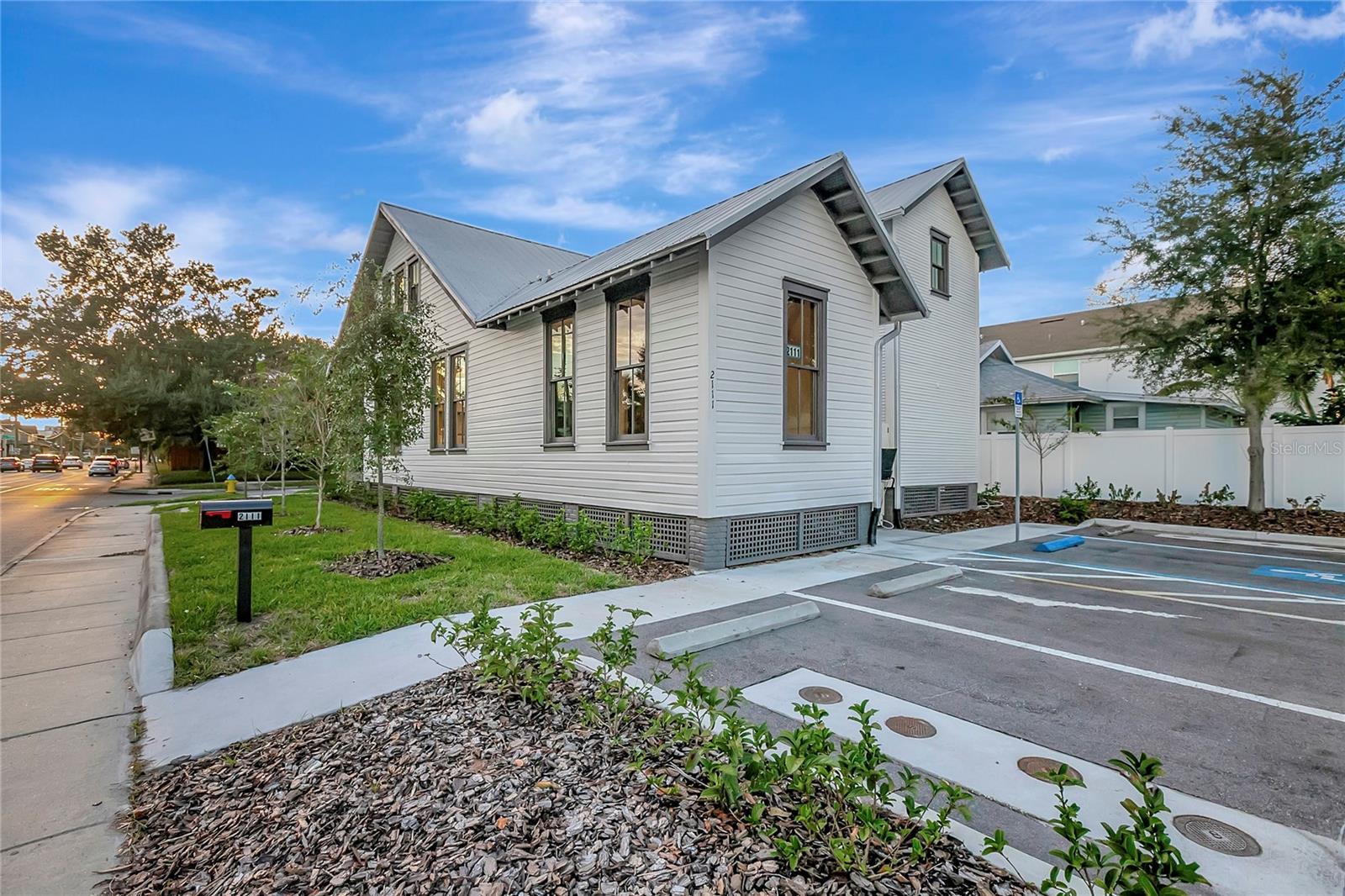 2111 W CLEVELAND ST, TAMPA, FL, 33606