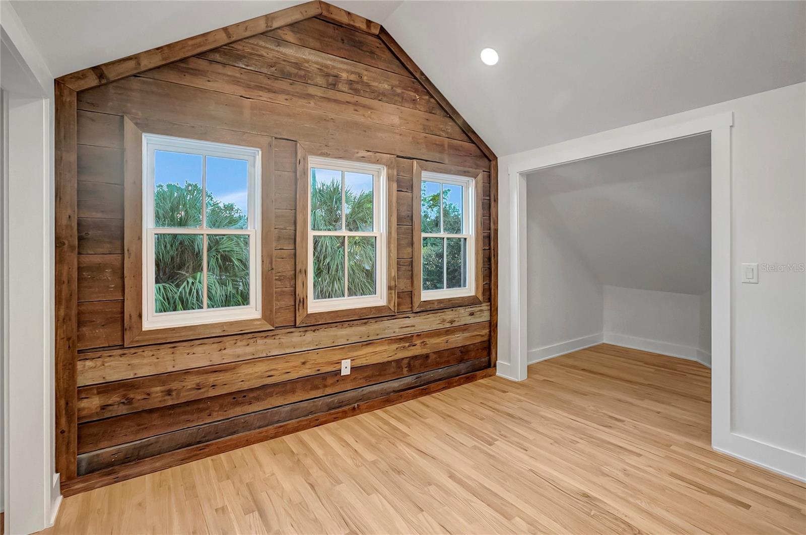 2111 W CLEVELAND ST, TAMPA, FL, 33606