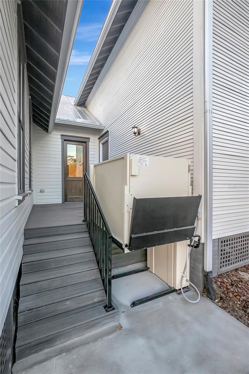 2111 W CLEVELAND ST, TAMPA, FL, 33606