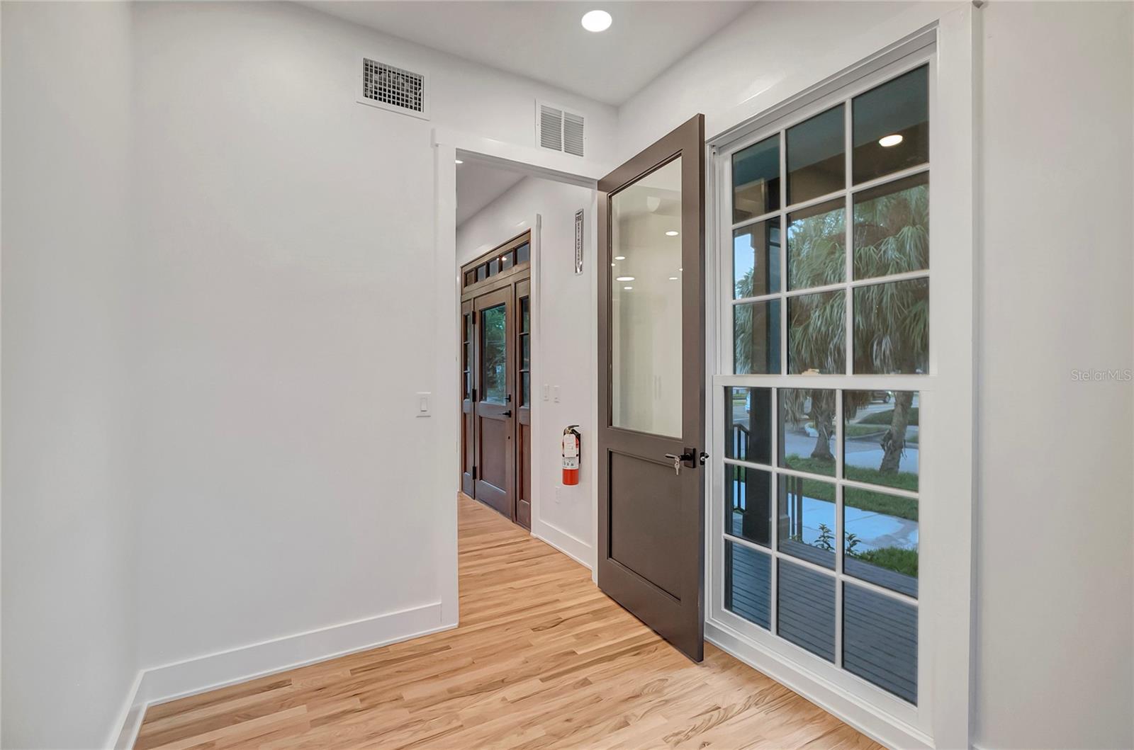 2111 W CLEVELAND ST, TAMPA, FL, 33606