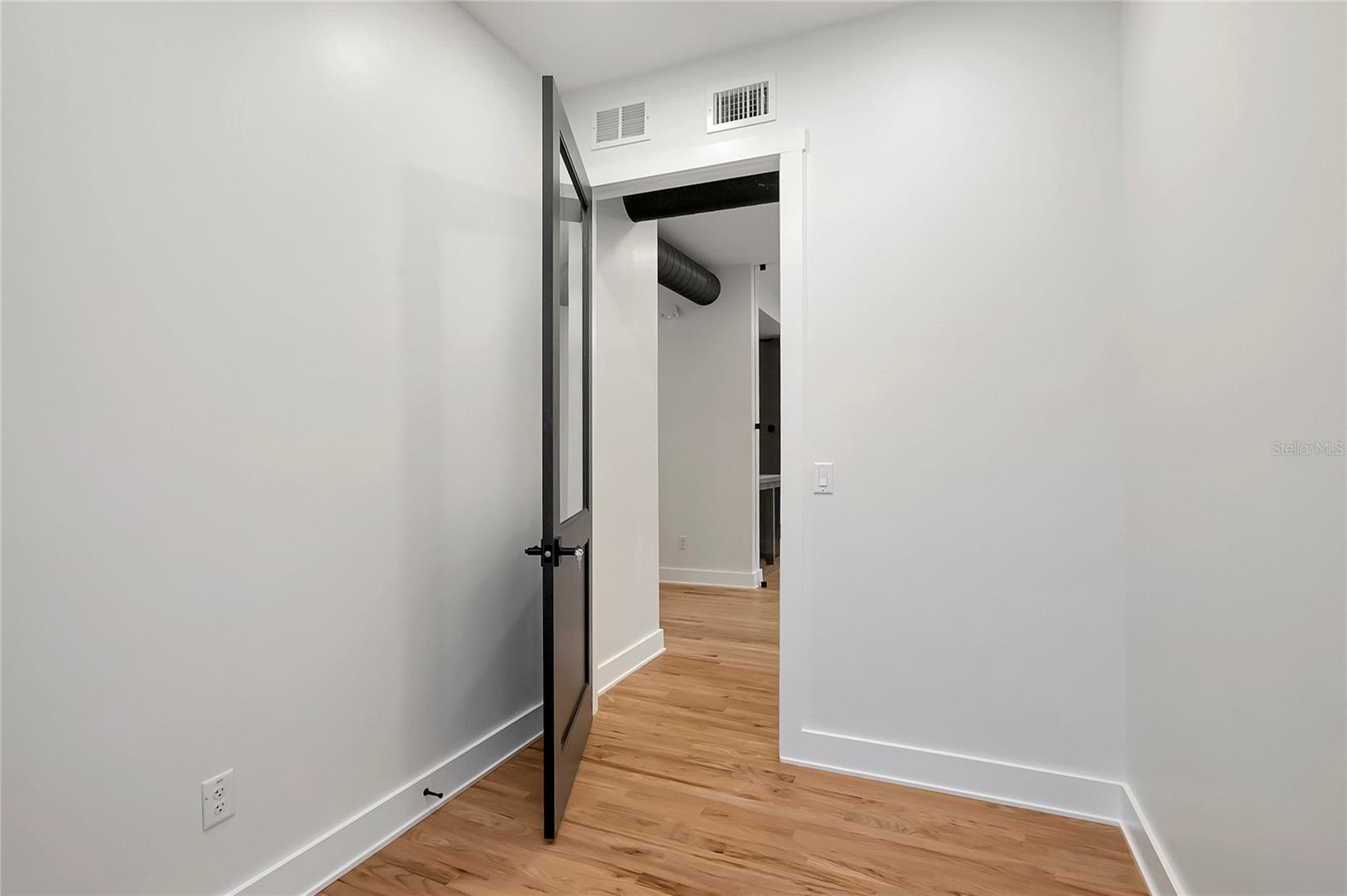 2111 W CLEVELAND ST, TAMPA, FL, 33606