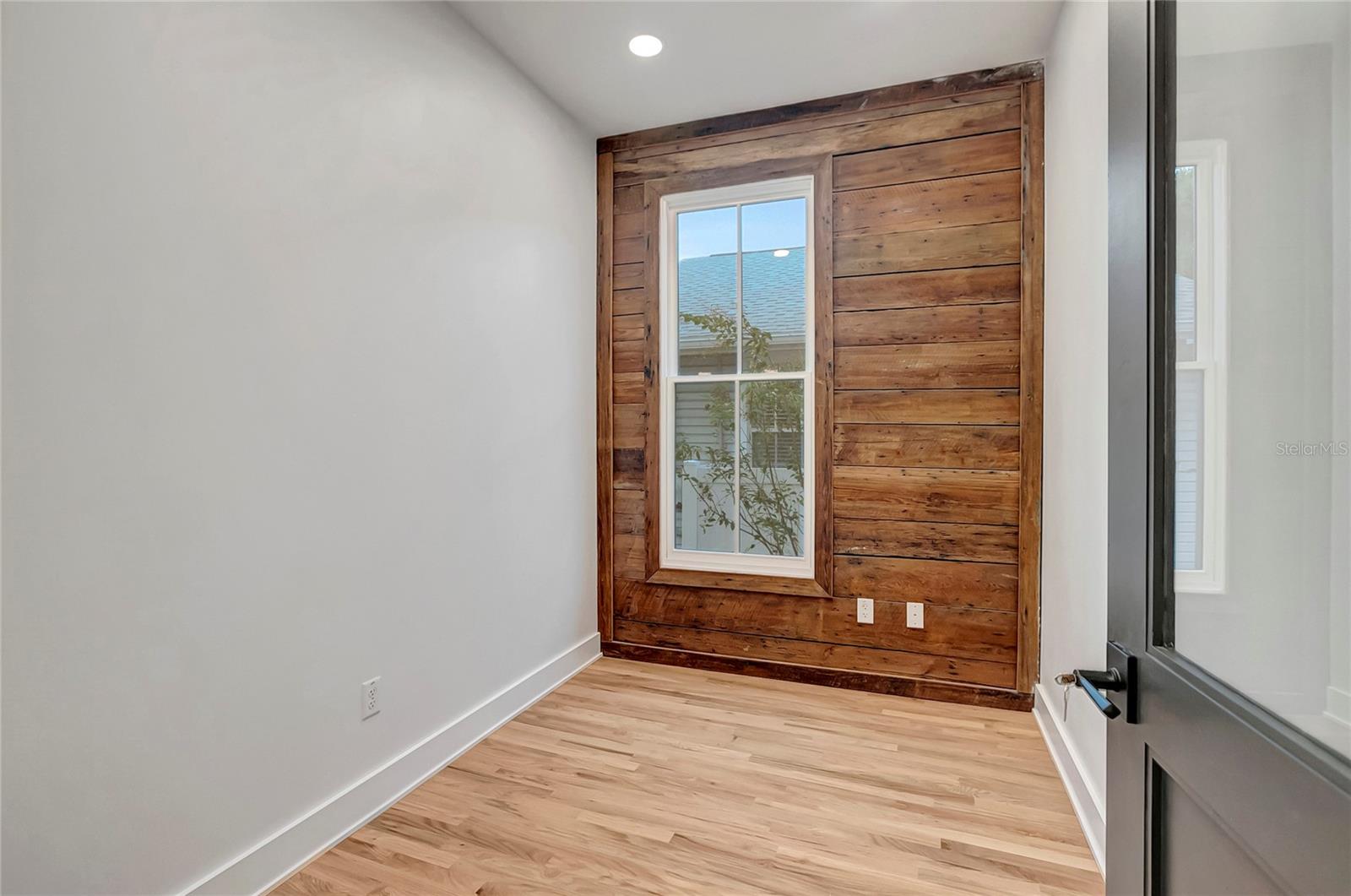 2111 W CLEVELAND ST, TAMPA, FL, 33606