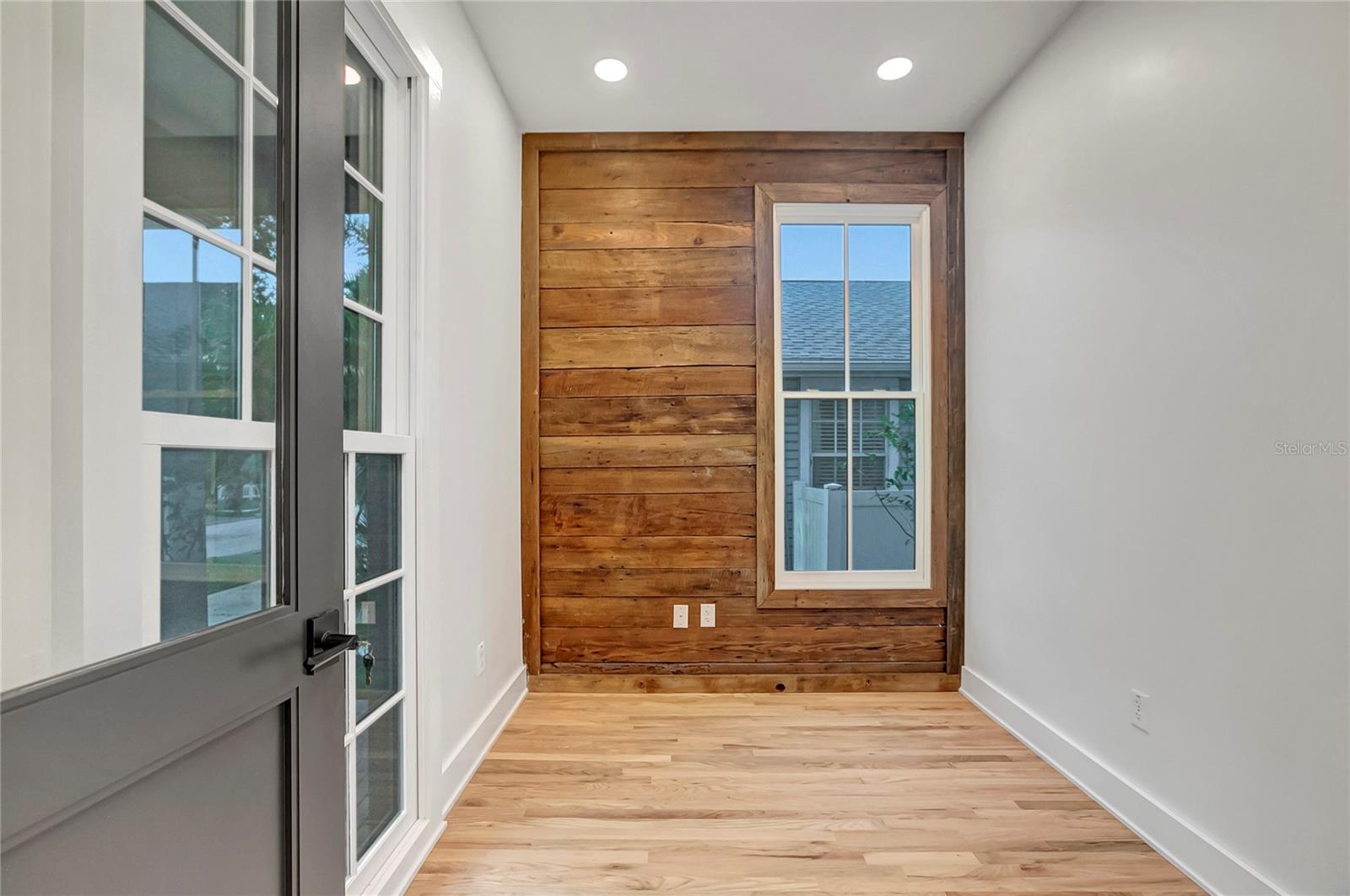 2111 W CLEVELAND ST, TAMPA, FL, 33606