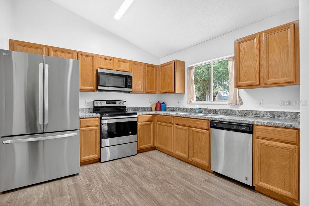 928 ROYAL OAKS DR, APOPKA, FL, 32703