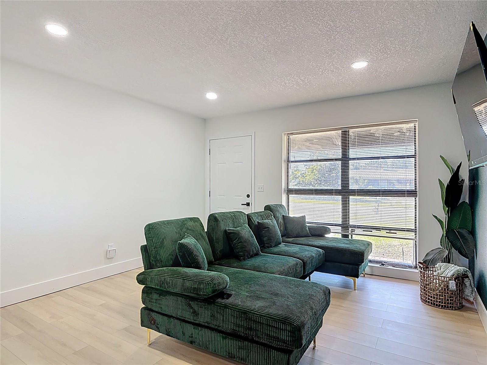 1195 RAMBLE AVE, DELTONA, FL, 32725