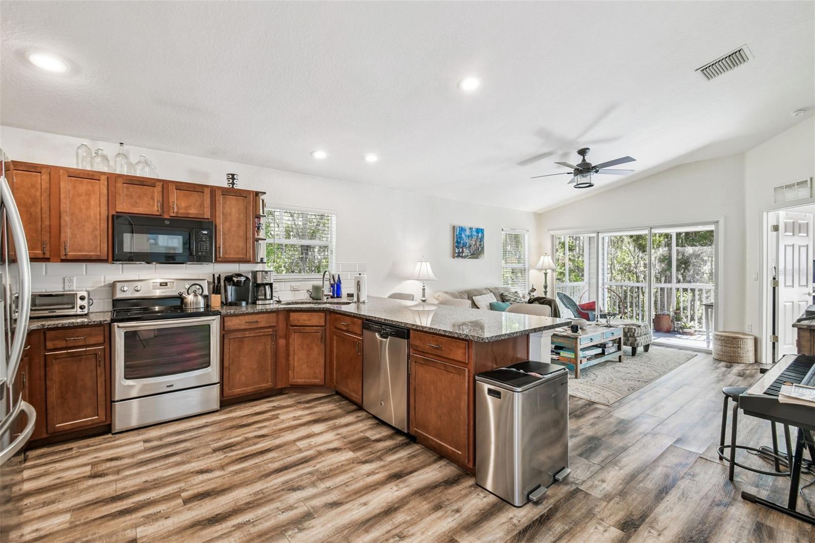 1627 HAMMOCKS AVE, LUTZ, FL, 33549