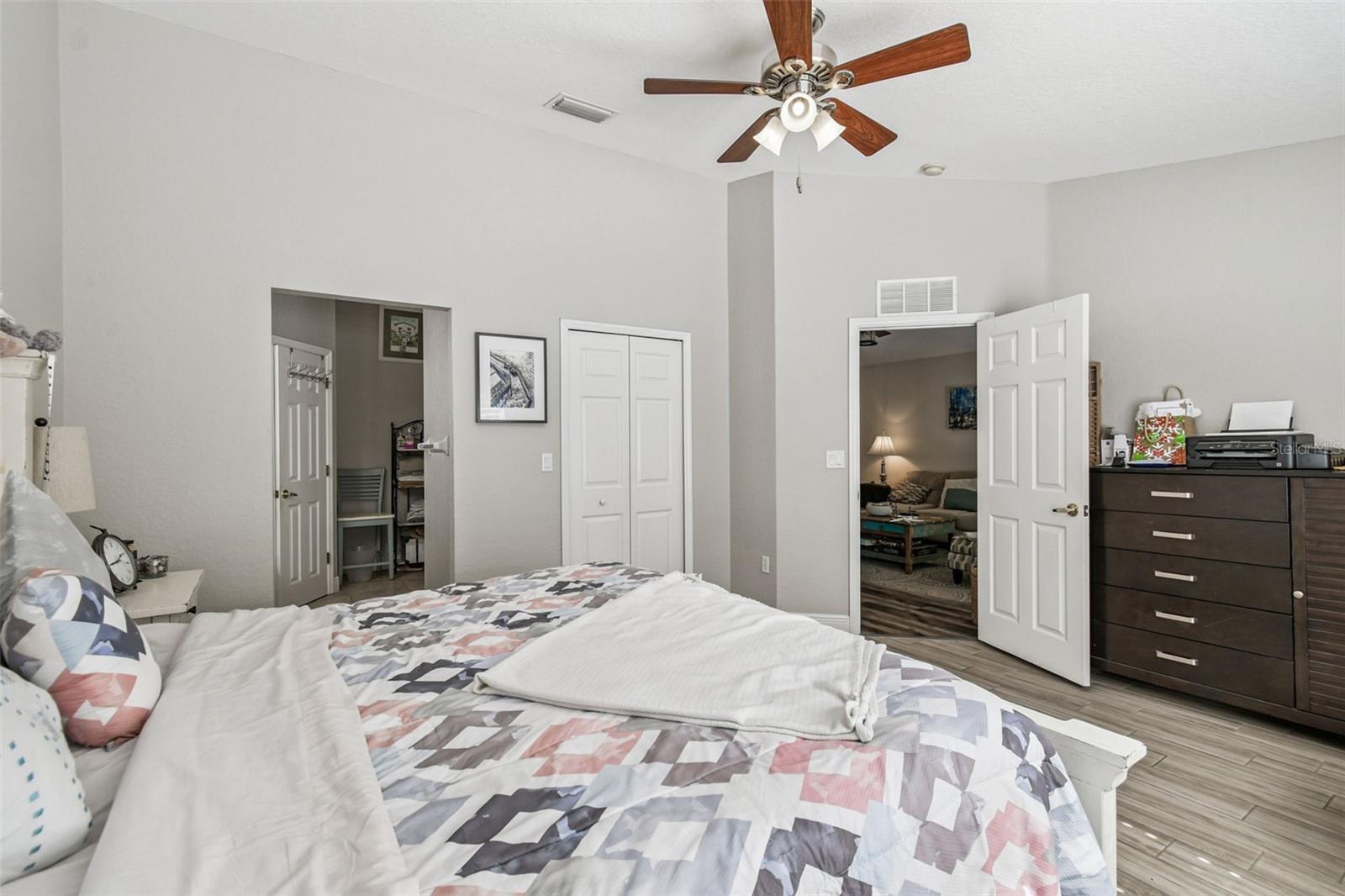 1627 HAMMOCKS AVE, LUTZ, FL, 33549