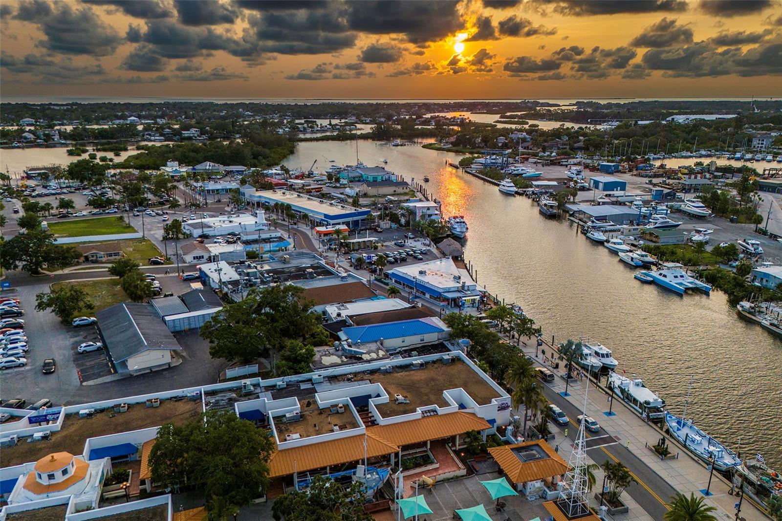 305 TARPON PT #305, TARPON SPRINGS, FL, 34689