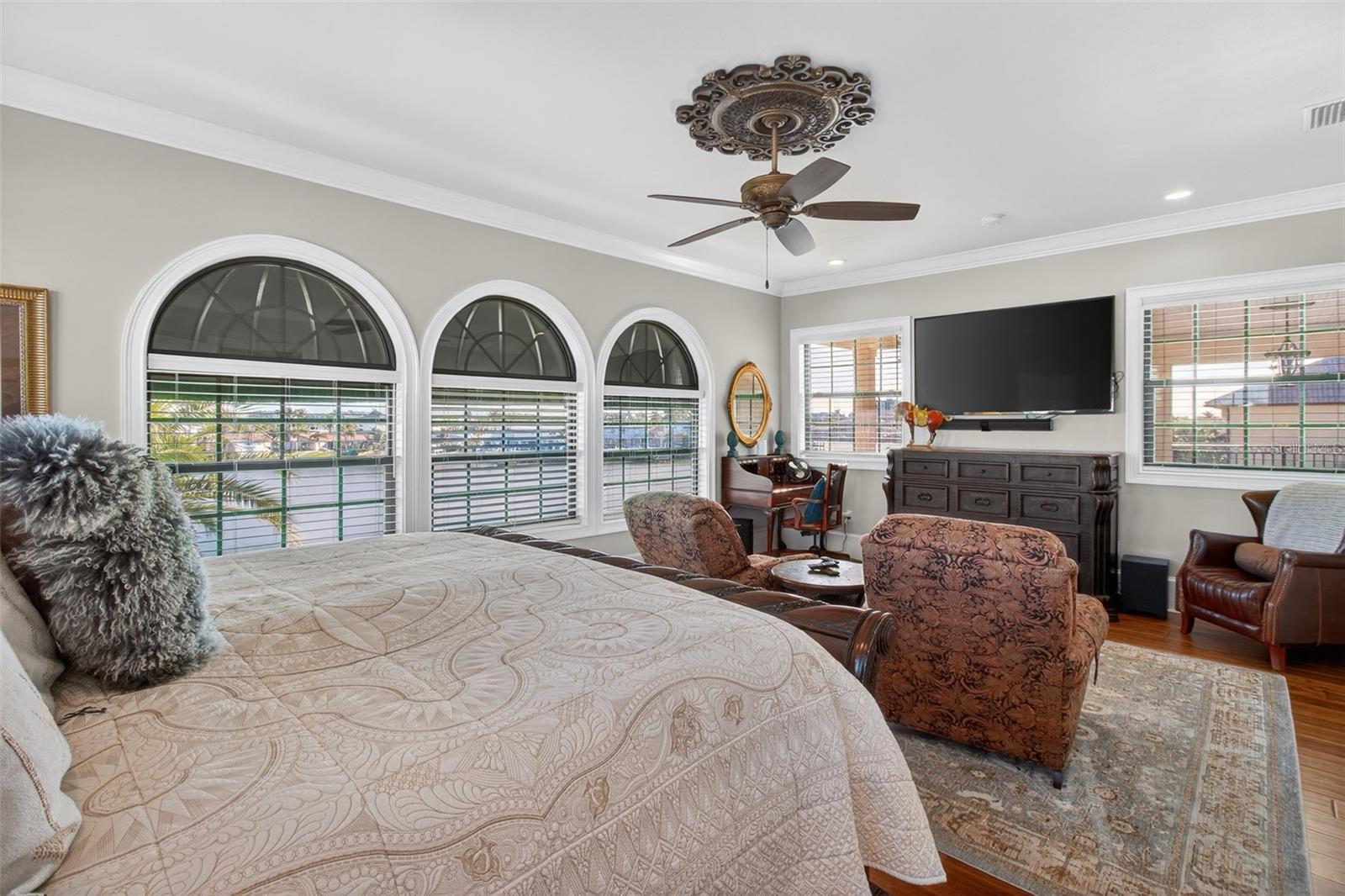 TB8440798 Property Photo