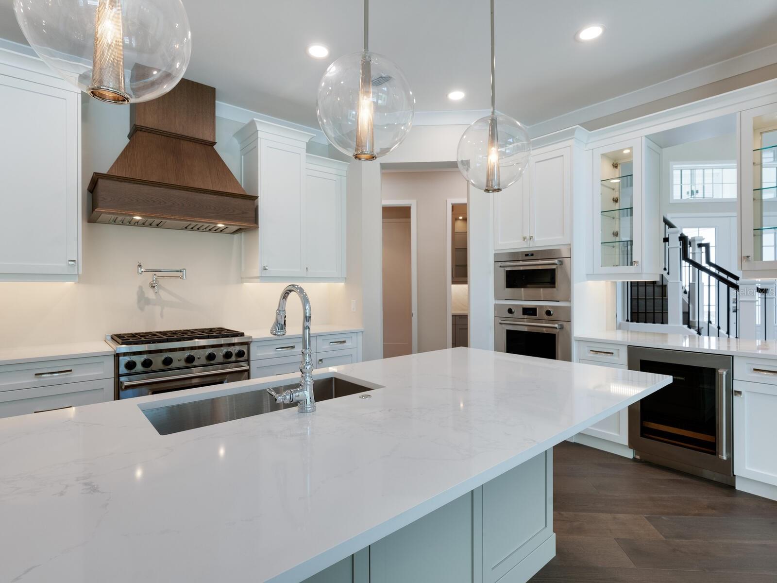 1637 HYDE PARK ST, SARASOTA, FL, 34239