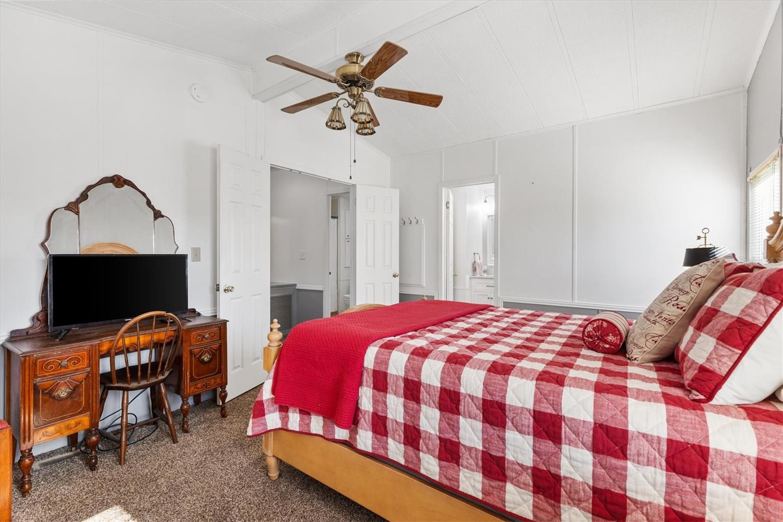 732 ROYAL PALM AVE, LADY LAKE, FL, 32159