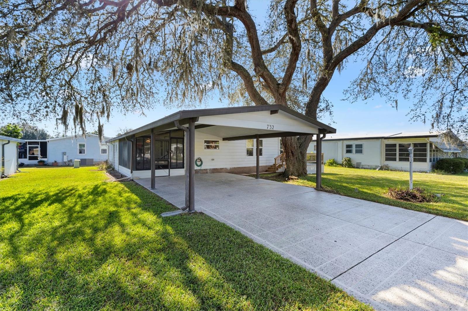 732 ROYAL PALM AVE, LADY LAKE, FL, 32159