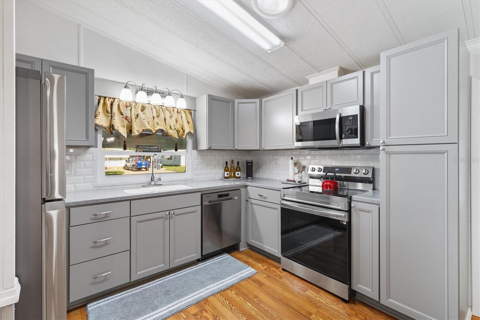 732 ROYAL PALM AVE, LADY LAKE, FL, 32159