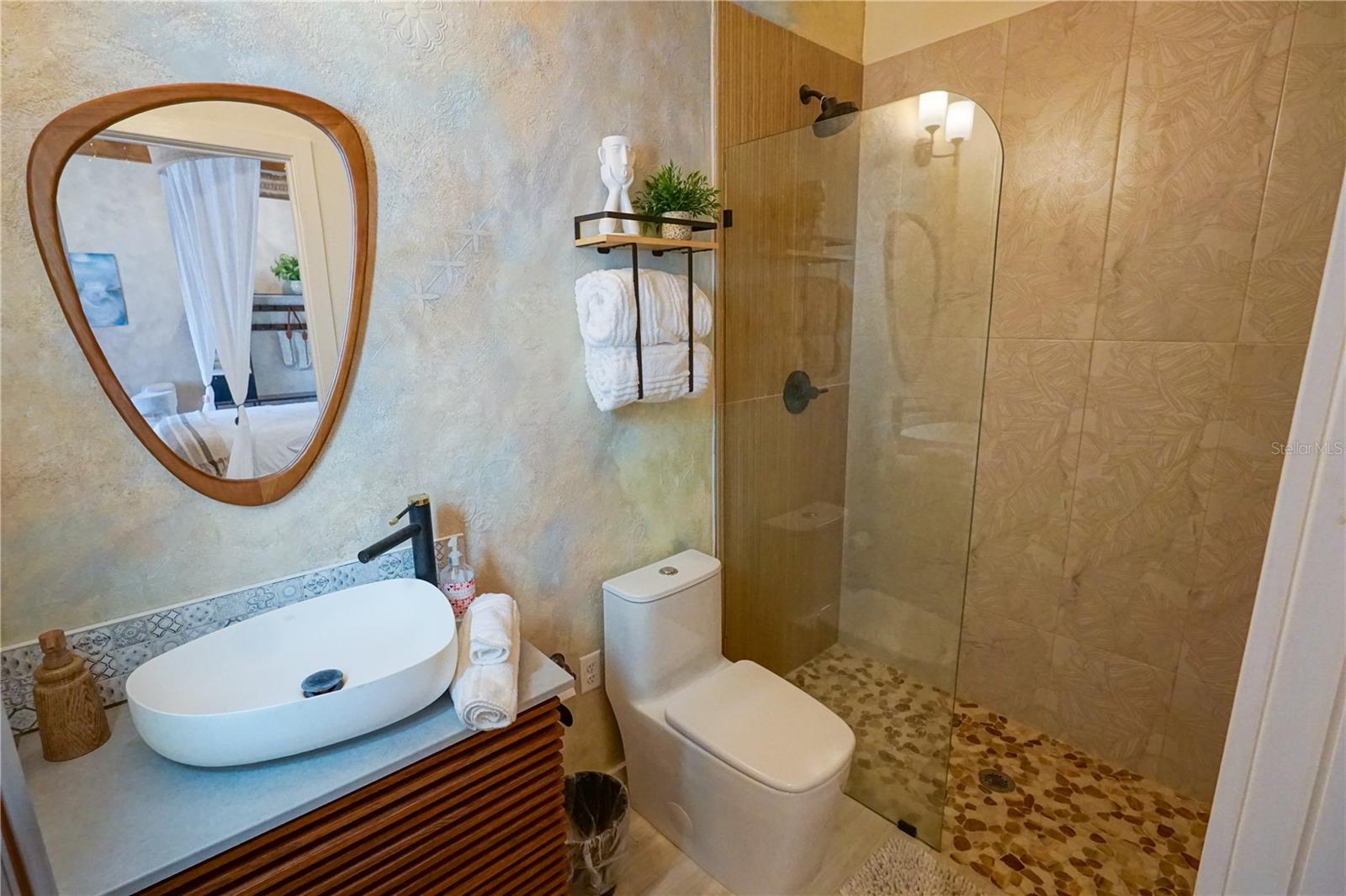 229 E 6TH AVE, MOUNT DORA, FL, 32757