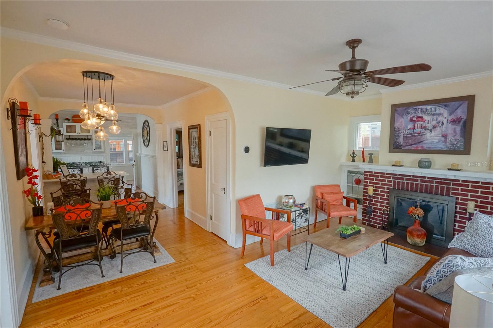 229 E 6TH AVE, MOUNT DORA, FL, 32757