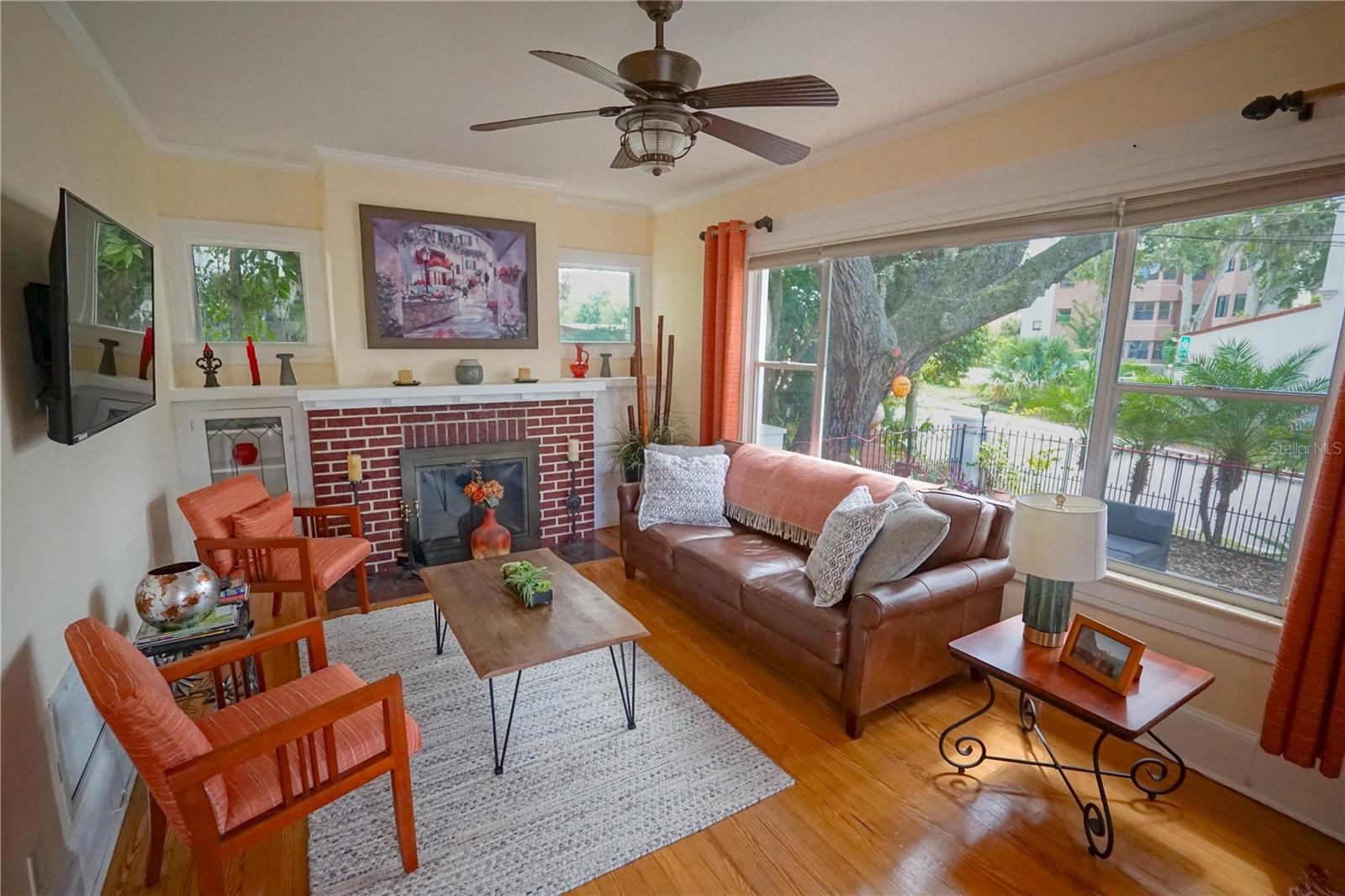 229 E 6TH AVE, MOUNT DORA, FL, 32757