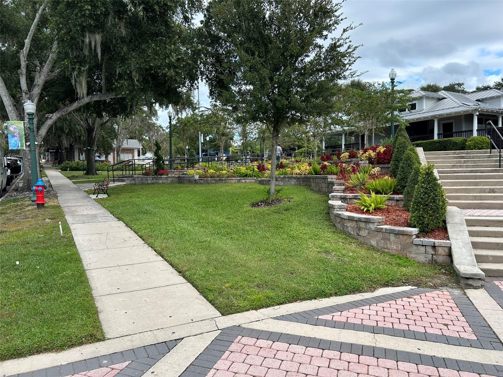 229 E 6TH AVE, MOUNT DORA, FL, 32757