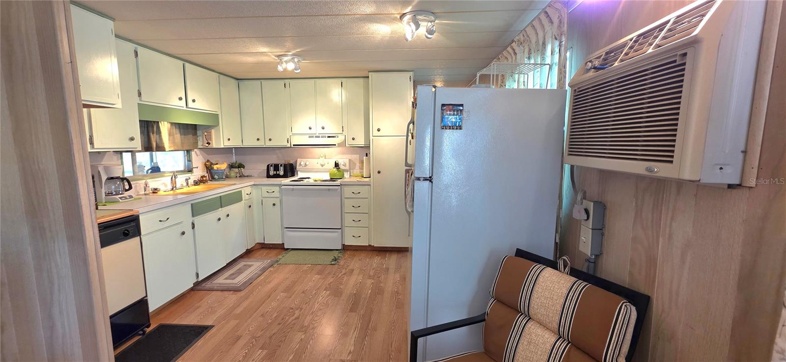 TB8440874 Property Photo