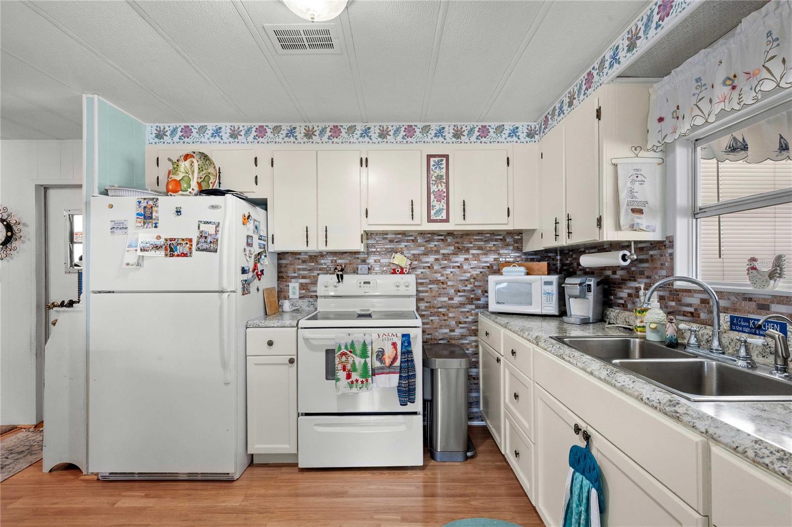 5324 SEVILLE DR, ZEPHYRHILLS, FL, 33541