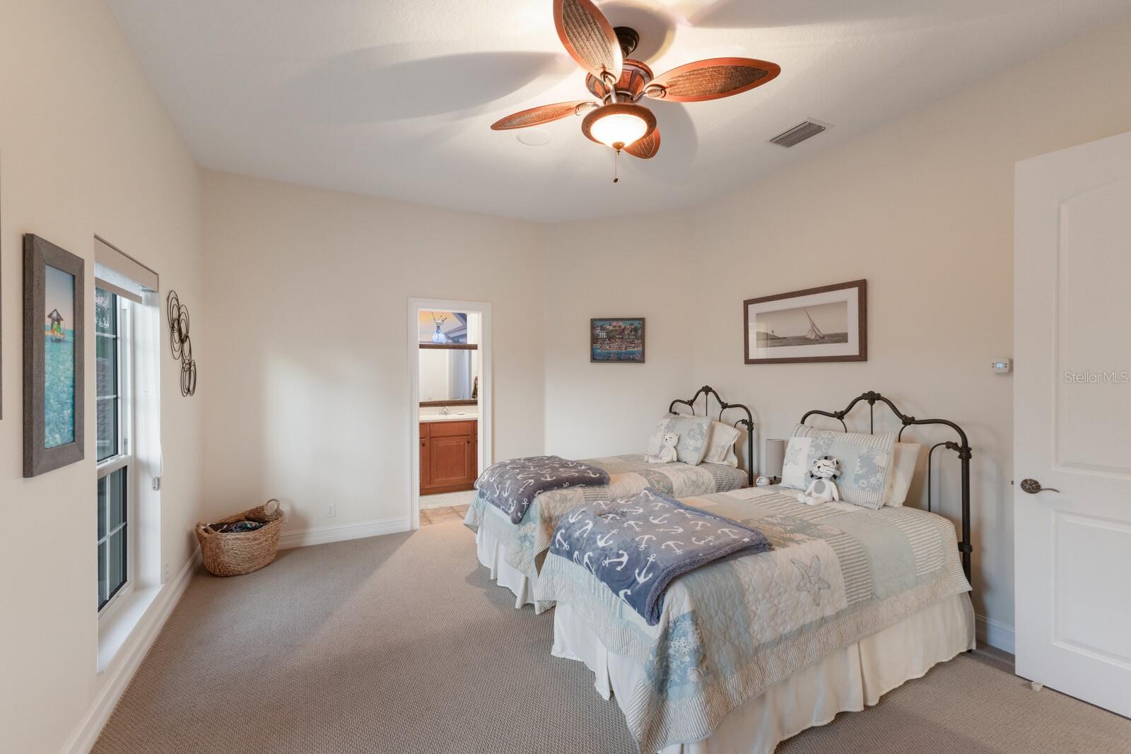 A4669473 Property Photo