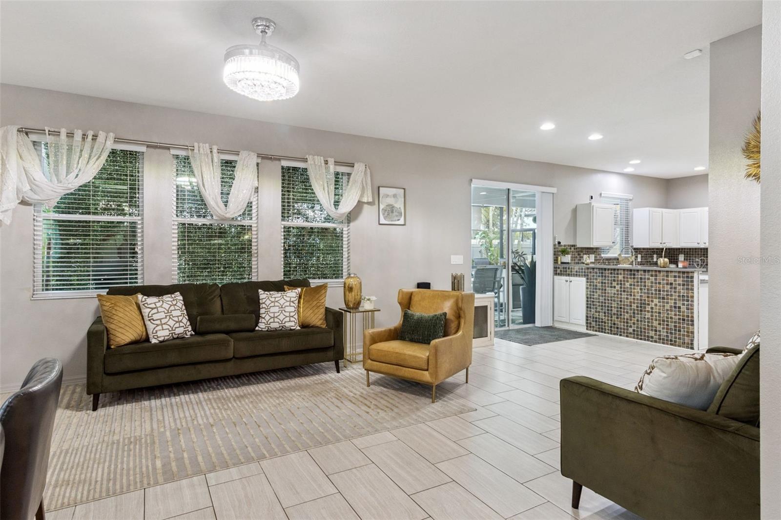 12004 RAMBLING STREAM DR, RIVERVIEW, FL, 33569