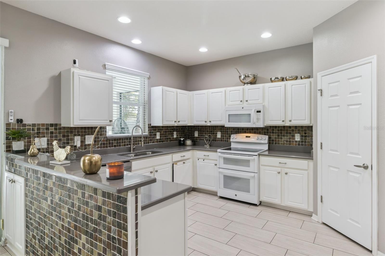 12004 RAMBLING STREAM DR, RIVERVIEW, FL, 33569