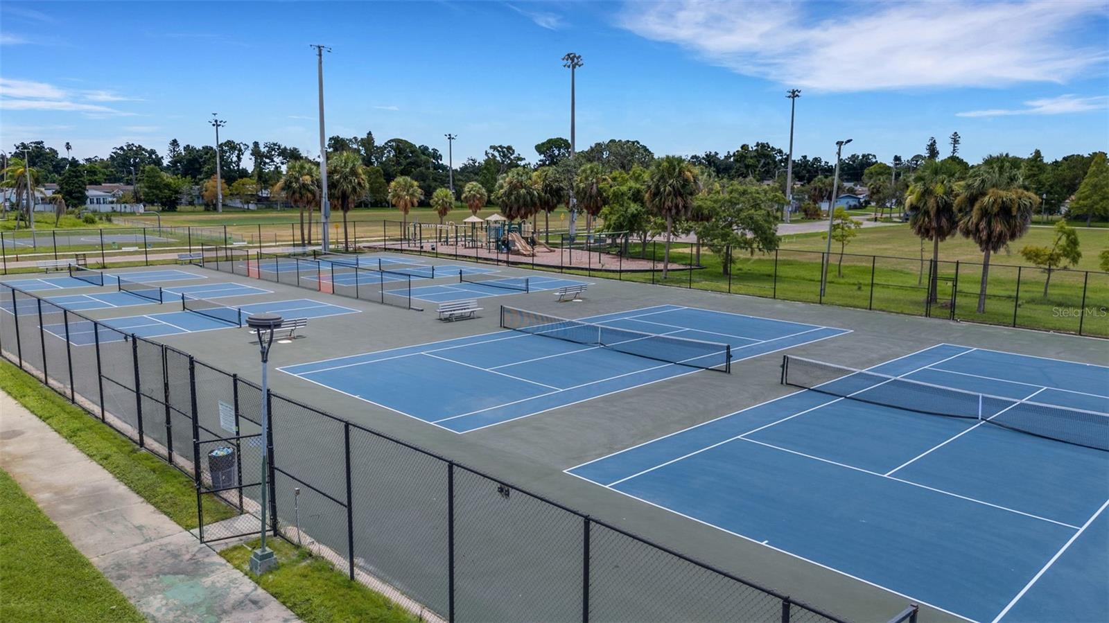 3855 ISLAND WAY, ST PETERSBURG, FL, 33705