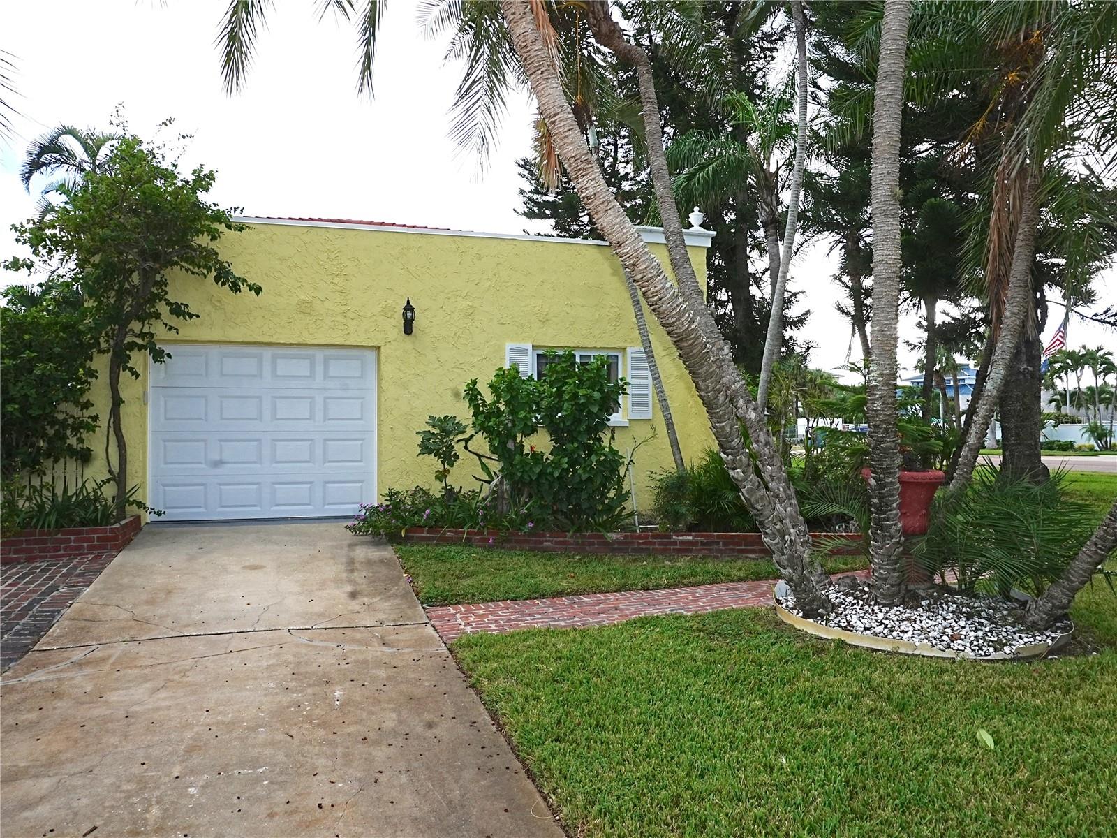 305 GULF BLVD, BELLEAIR BEACH, FL, 33786