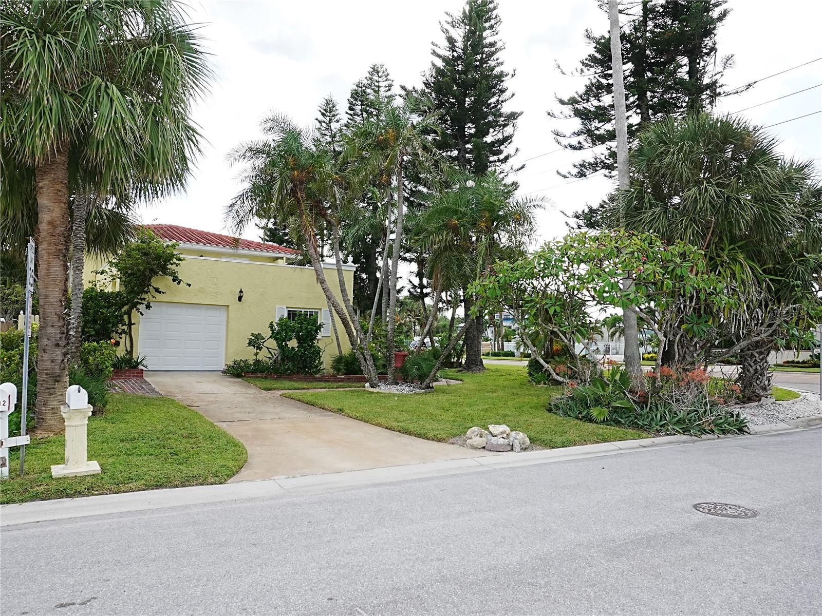 305 GULF BLVD, BELLEAIR BEACH, FL, 33786