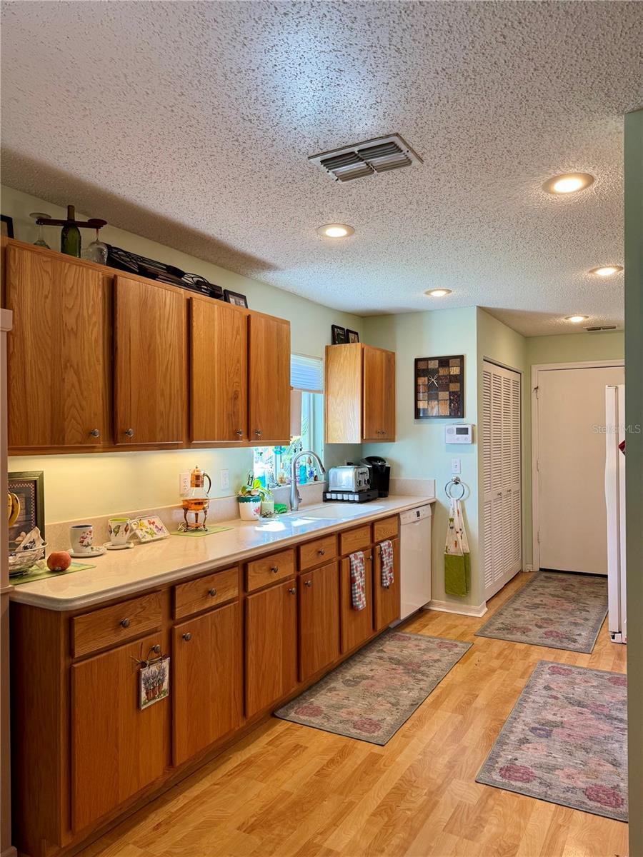 2305 OLIVE BRANCH DR, SUN CITY CENTER, FL, 33573