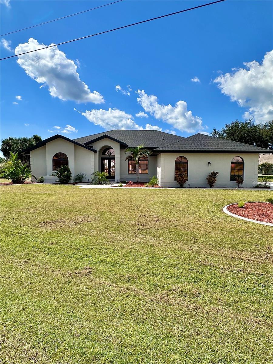 1 CLUBHOUSE RD, ROTONDA WEST, FL, 33947