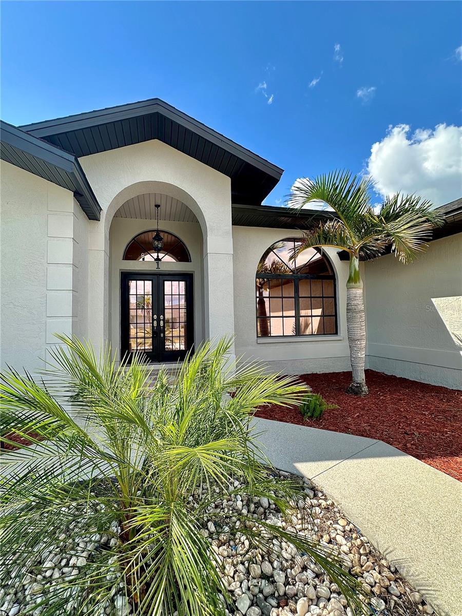 1 CLUBHOUSE RD, ROTONDA WEST, FL, 33947