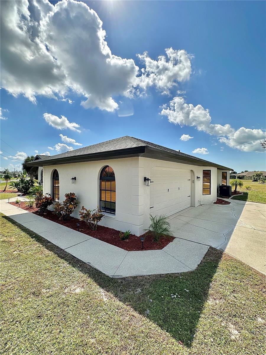 1 CLUBHOUSE RD, ROTONDA WEST, FL, 33947